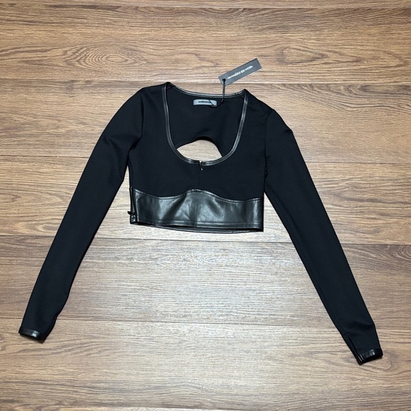 Maniere De Voir Tops - NWT Maniere De Voir Black Cut-Out Faux Leather Crop Top Size 6
